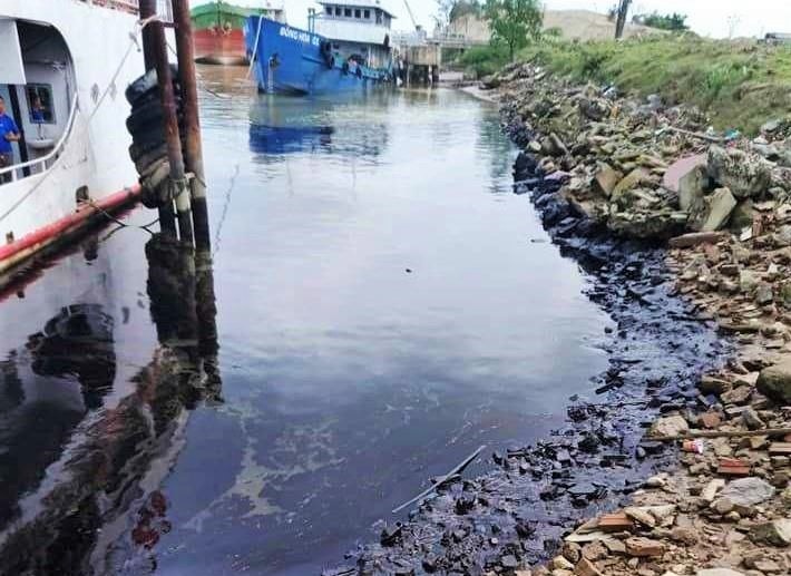 Truy tim nguyen nhan vet dau dai 30 m doc bo song Lam hinh anh