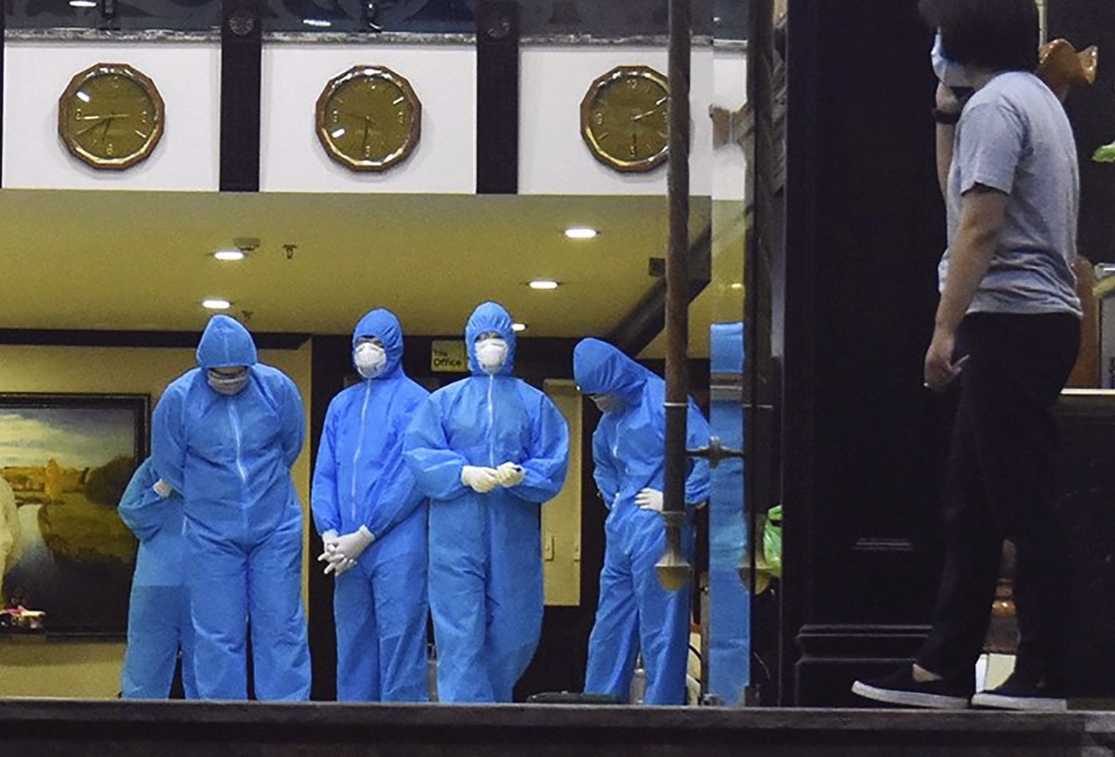 Phong toa noi du khach Anh nhiem Covid-19 luu tru o Hue hinh anh