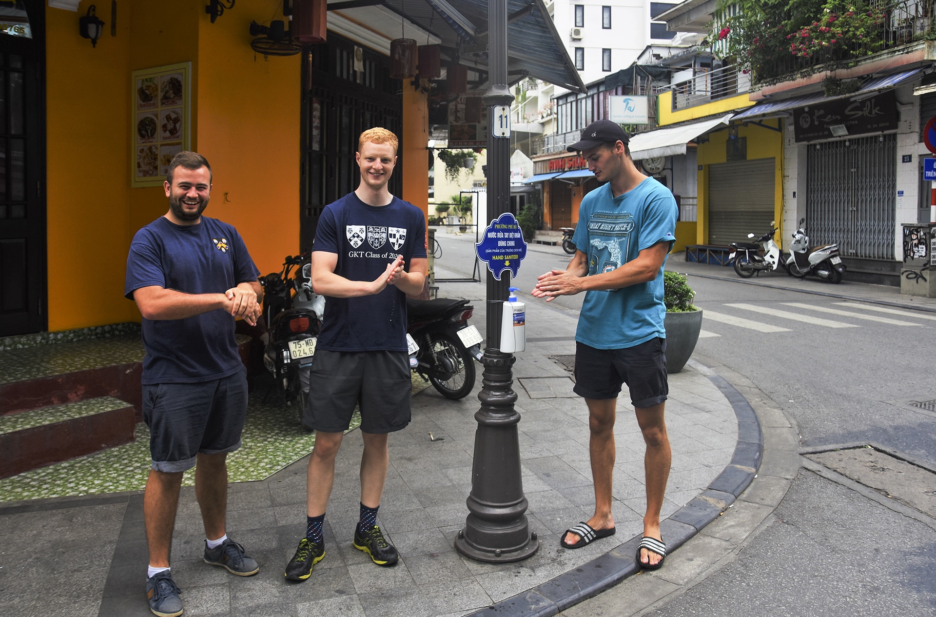 Hue vang nguoi vi Covid anh 8