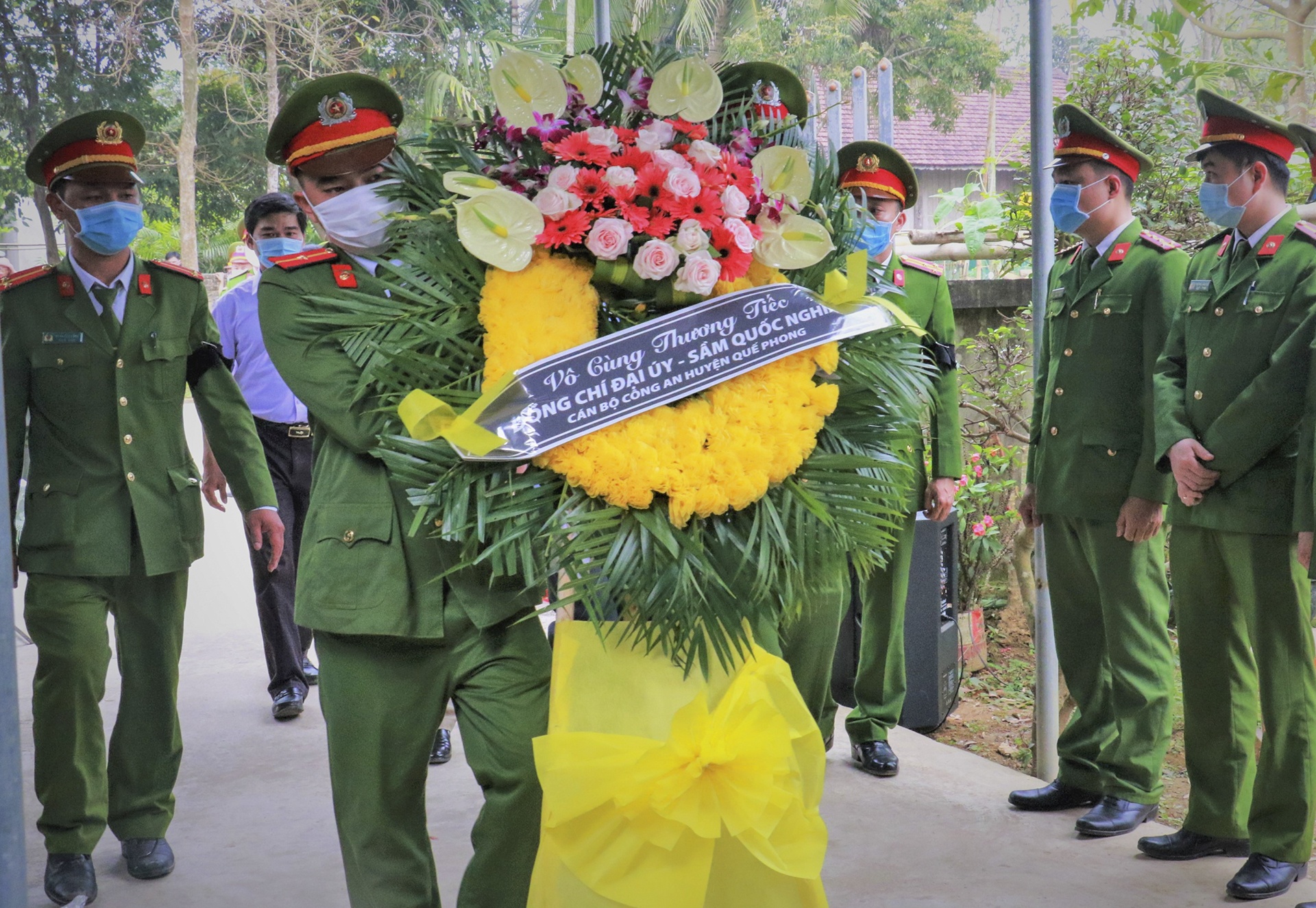 Le vieng canh sat hy sinh khi bat nhom buon ma tuy hinh anh