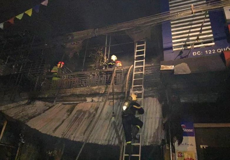 chay nha trong dem anh 1