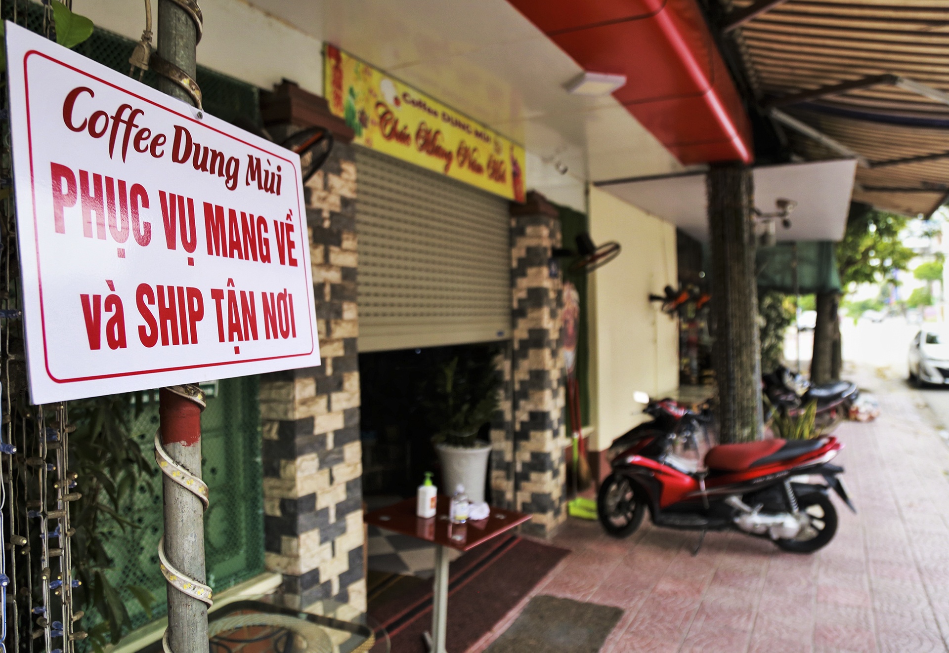 hang quan dong cua vi covid anh 13