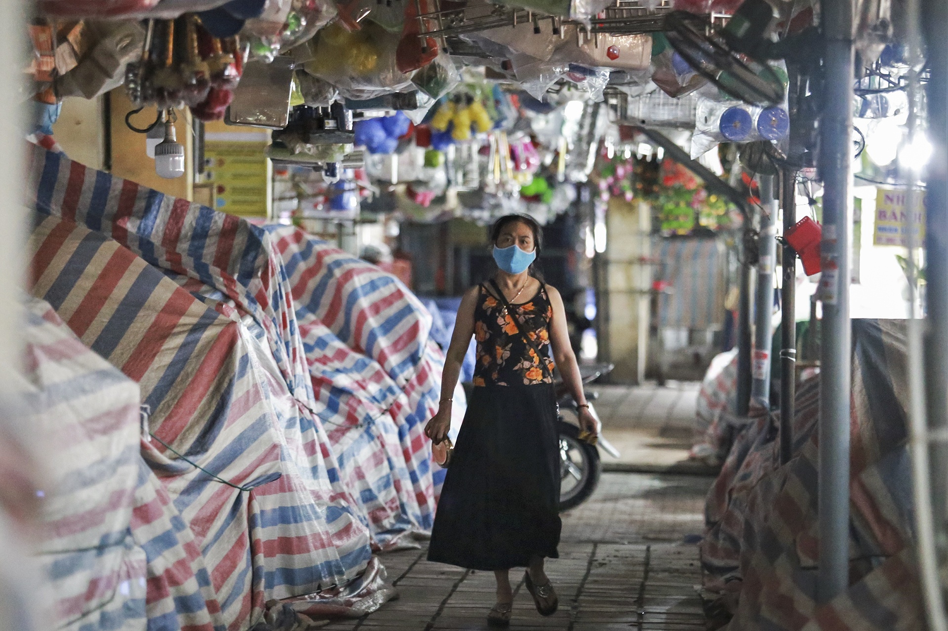 hang quan dong cua vi covid anh 6