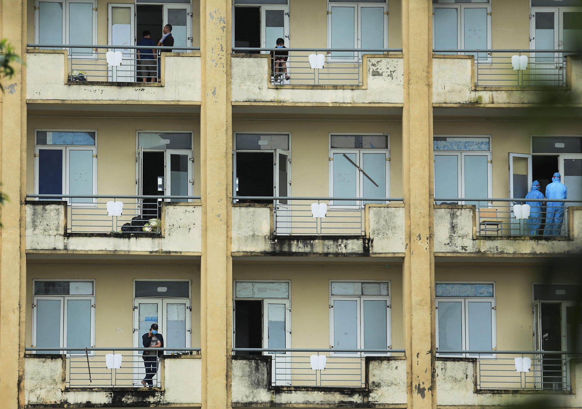 tron khoi ky tuc xa anh 2