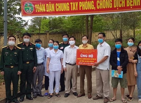 Nguoi cach ly don dep khuon vien, ung ho 17 trieu cho khu cach ly hinh anh