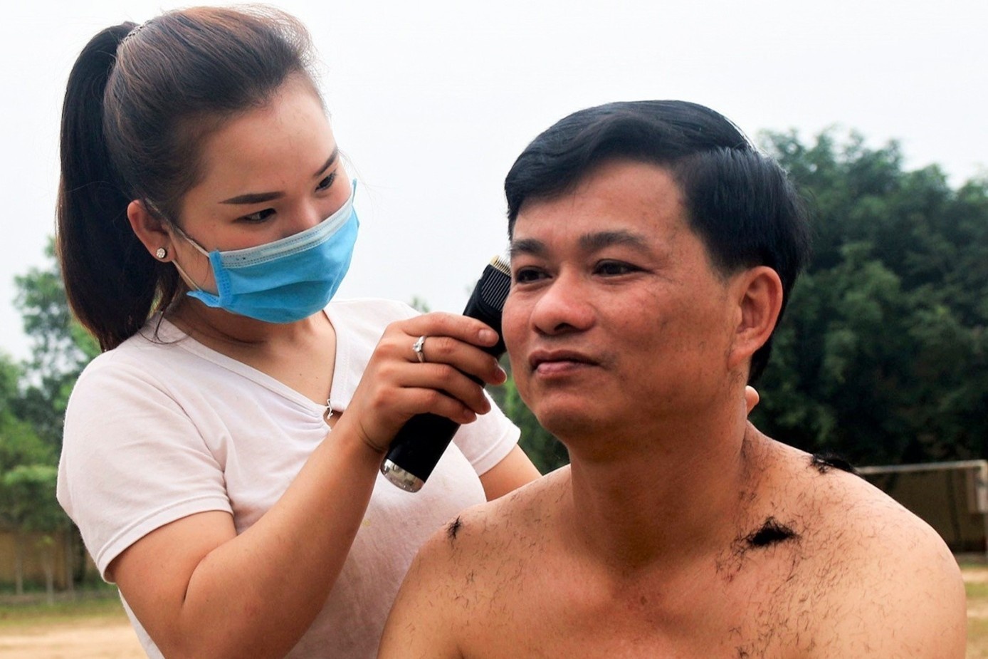 Don dep, cat toc ky niem khi roi khu cach ly hinh anh