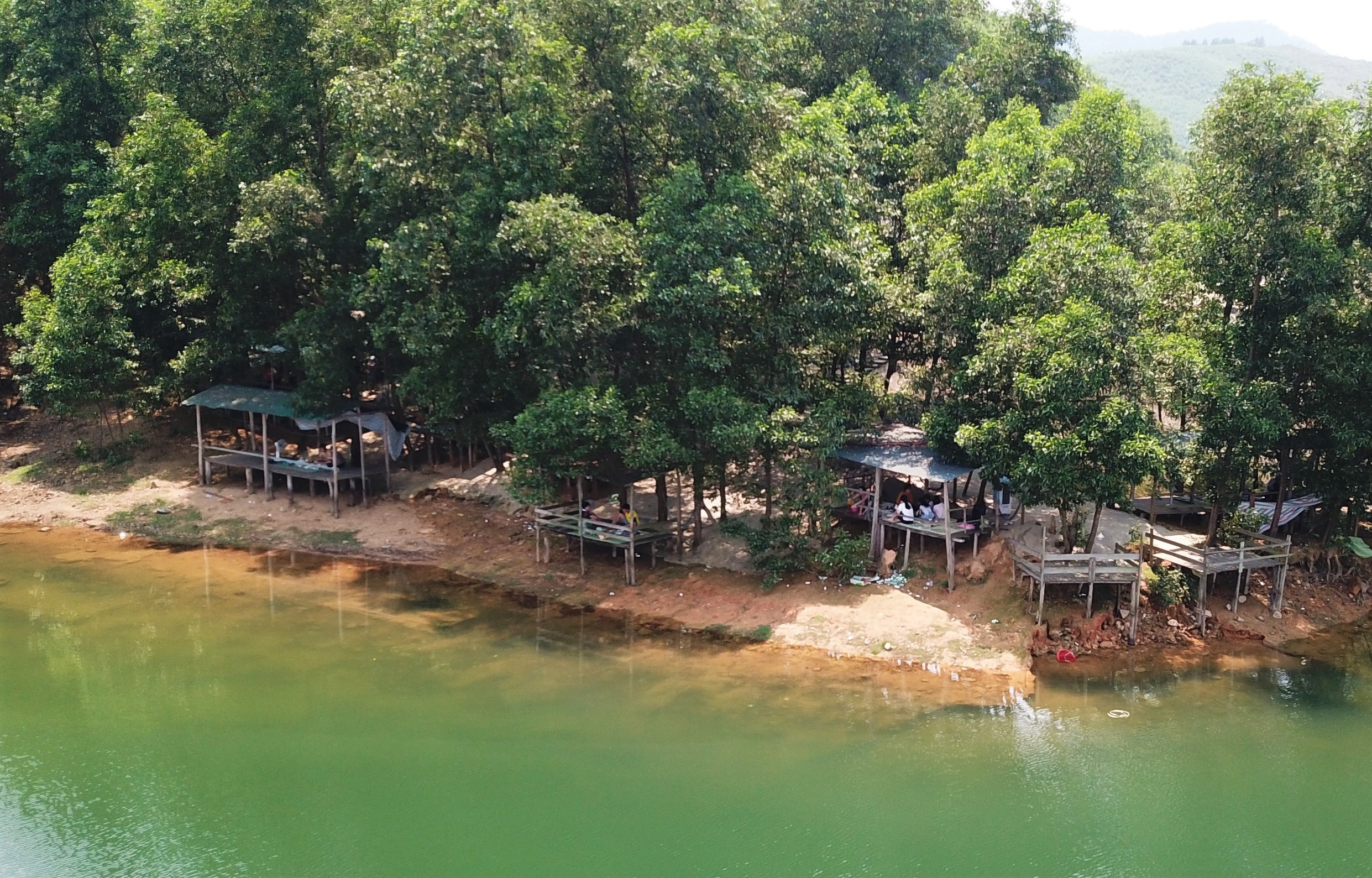 tụ tập ăn uống giữa dịch Covid ảnh 2 tu tap an uong giua dich Covid anh 2