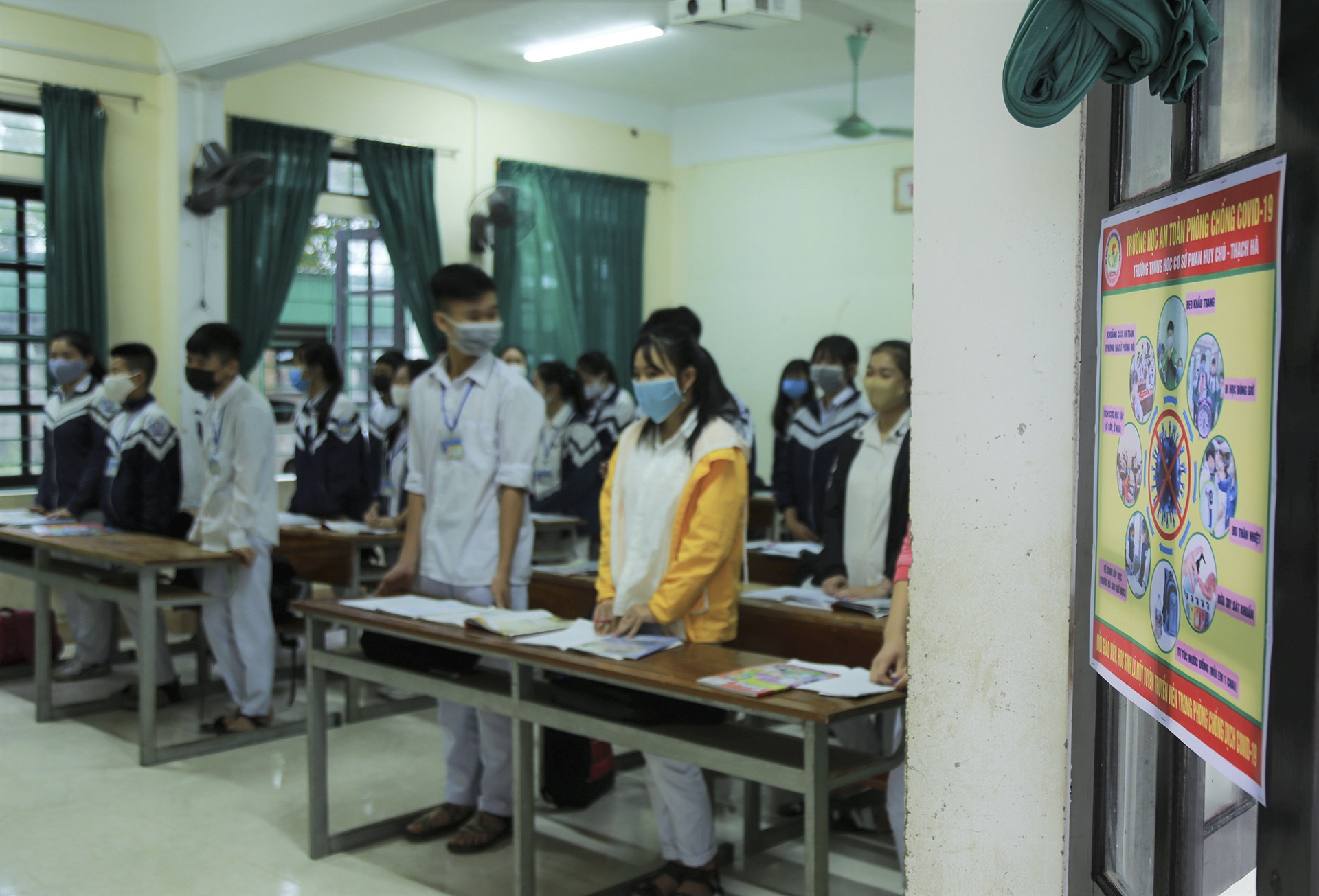 hoc sinh tro lai truong sau dich Covid-19 anh 8