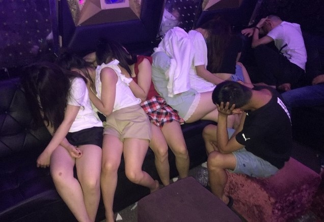 To chuc tiec ma tuy trong phong VIP quan karaoke hinh anh
