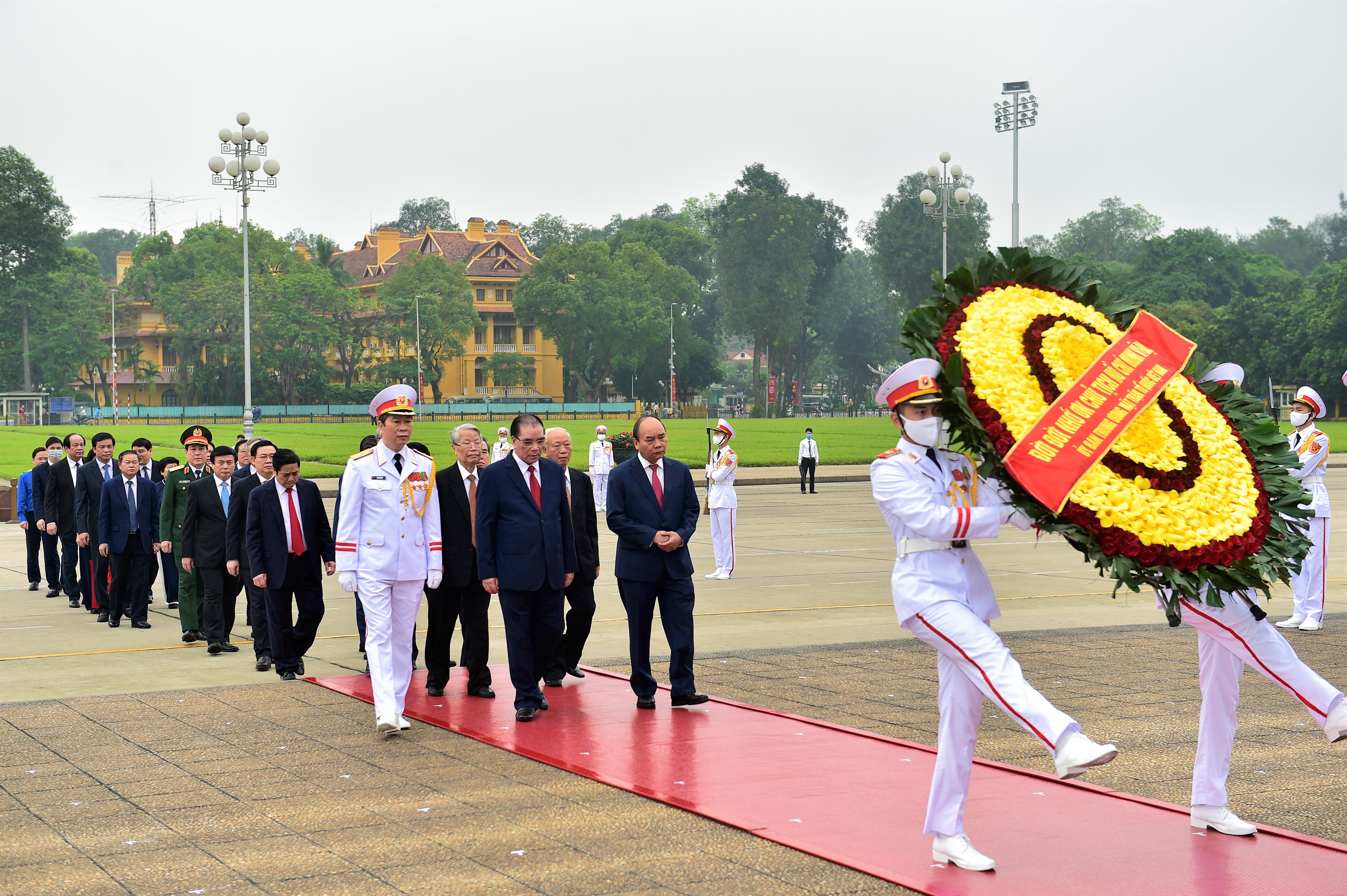 Lanh dao Dang, Nha nuoc vieng Chu tich Ho Chi Minh hinh anh