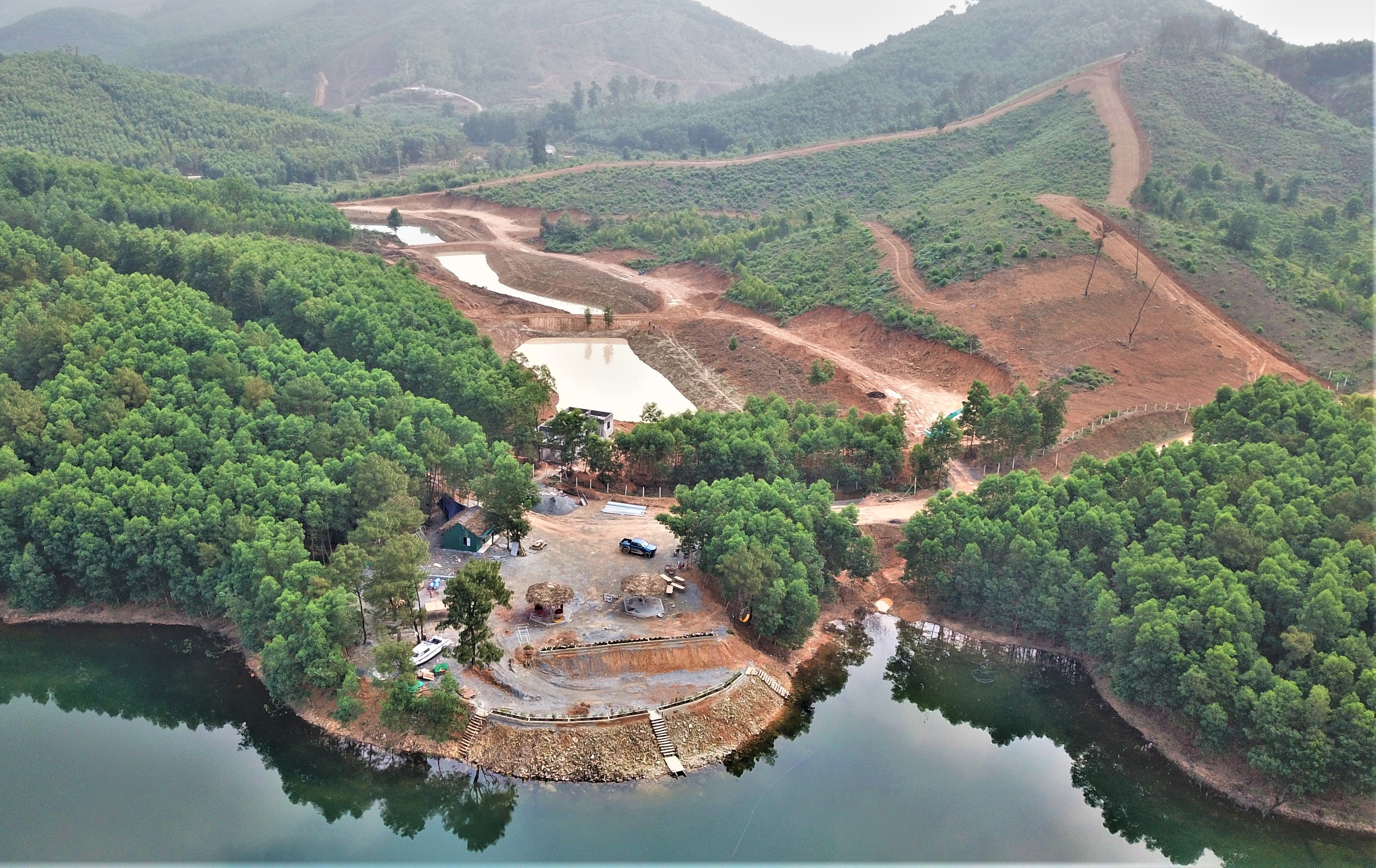 Ly do cham xu ly vu xay khu sinh thai chui tren dat rung hinh anh