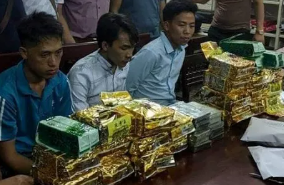Ba nguoi bi bat khi van chuyen 20 banh heroin, 24 kg ma tuy da hinh anh