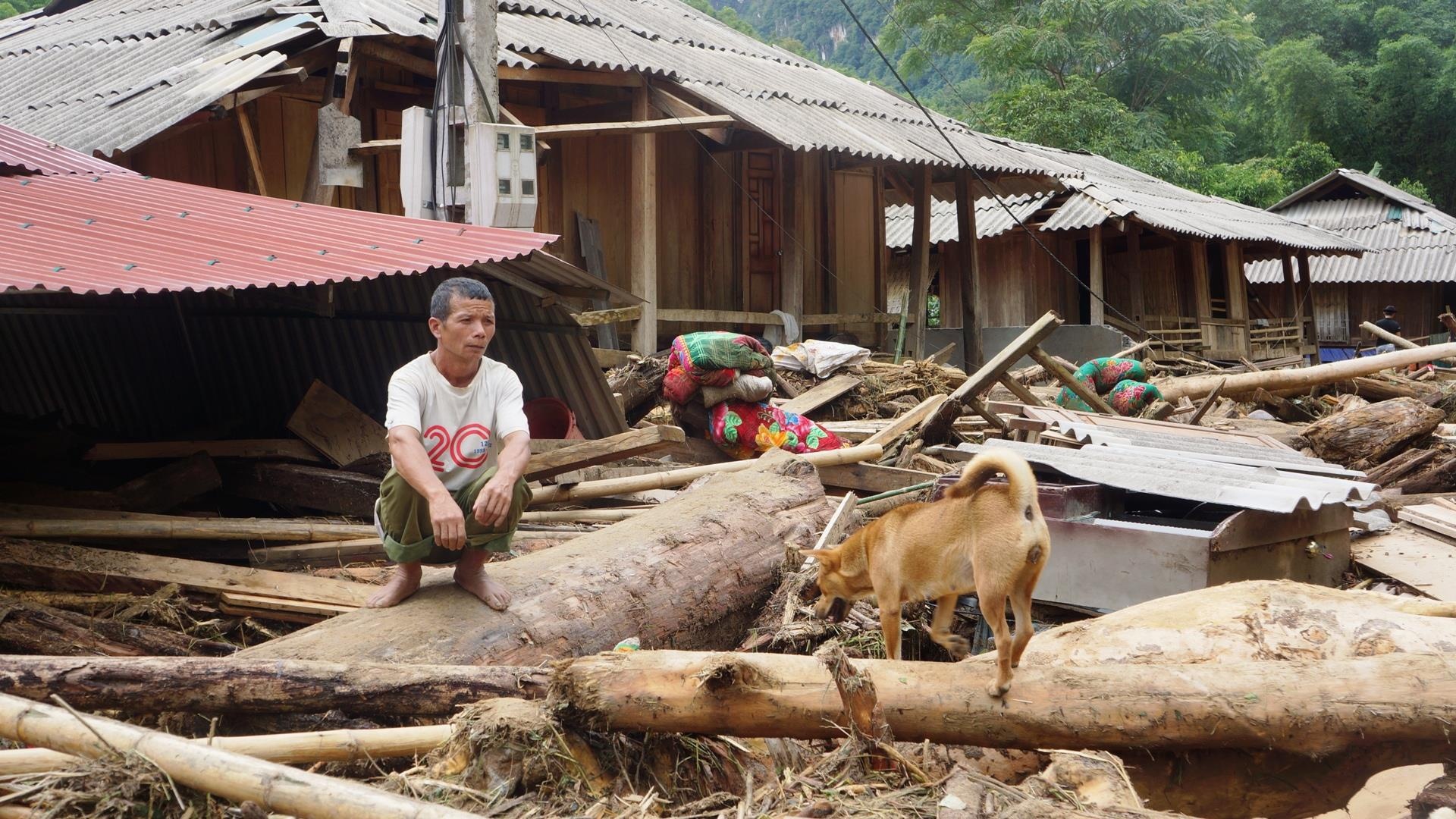 duong vao ban bi lu cuon troi anh 1