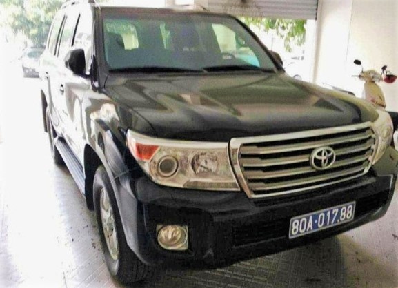 Xe doanh nghiep tang tinh Nghe An ban dau gia duoc 2,2 ty hinh anh