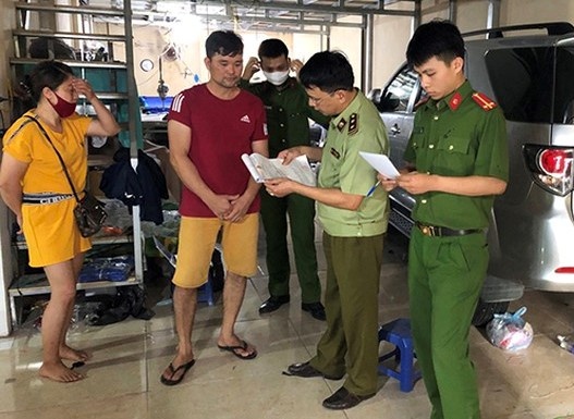 quần áo giả nhãn mác ảnh 1 quan ao gia nhan mac anh 1