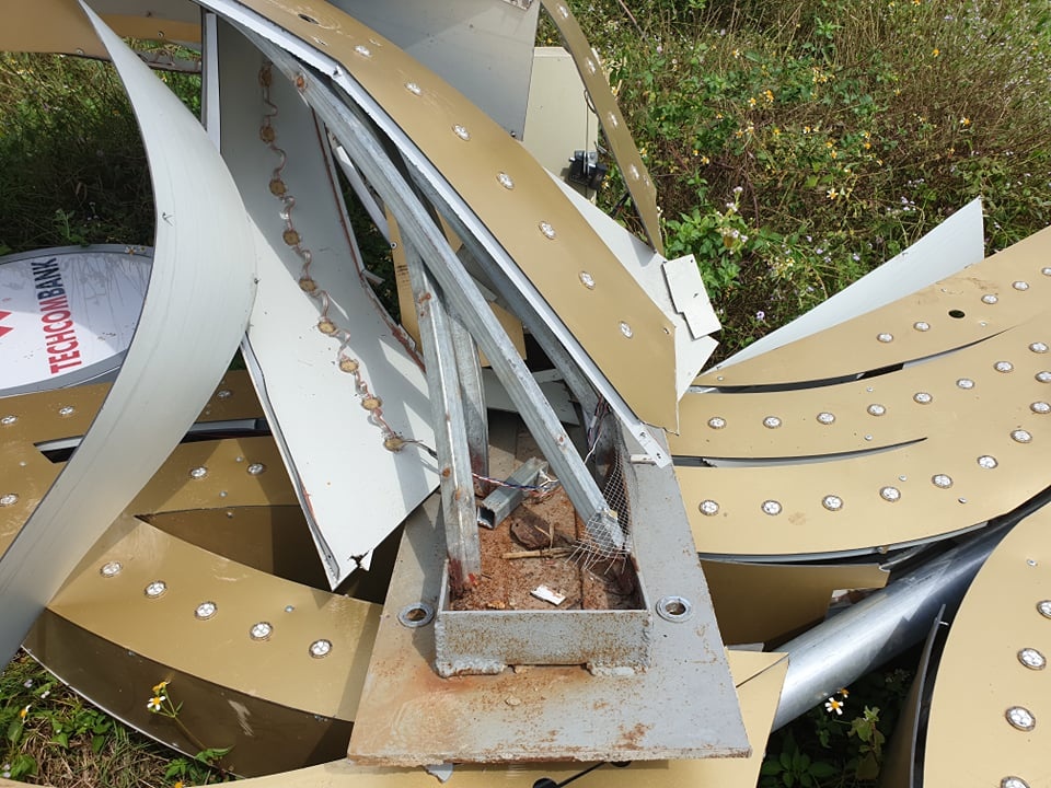 mua dong lam gay cot den anh 2