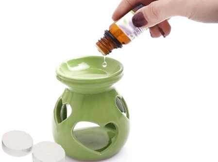 Be trai 18 thang tu vong vi uong tinh dau den duoi muoi hinh anh