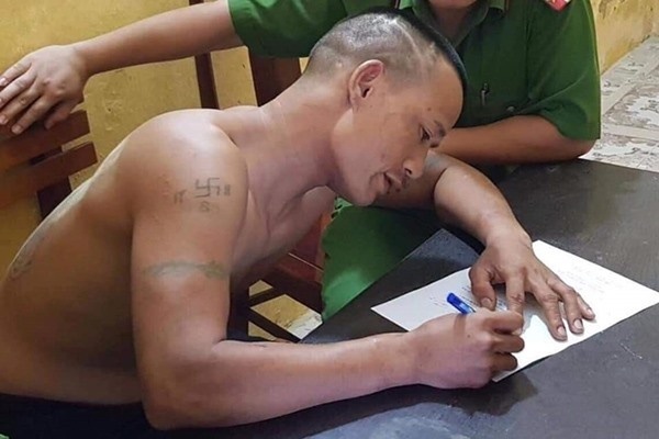 xông vào trụ sở chém người ảnh 1 xong vao tru so chem nguoi anh 1