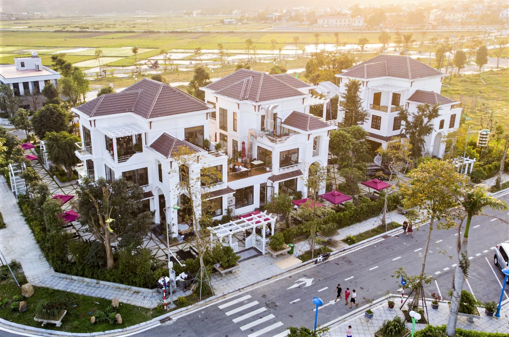 4 can bo thi tran bi khoi to vi lam that thoat 1 ty hinh anh