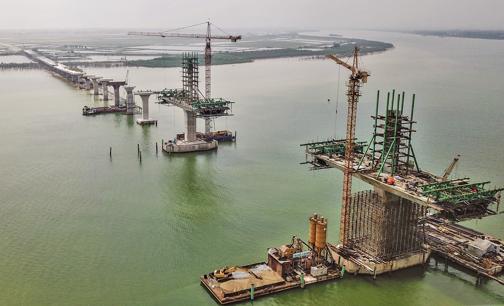 Cau 950 ty dai nhat mien Trung dan thanh hinh hinh anh