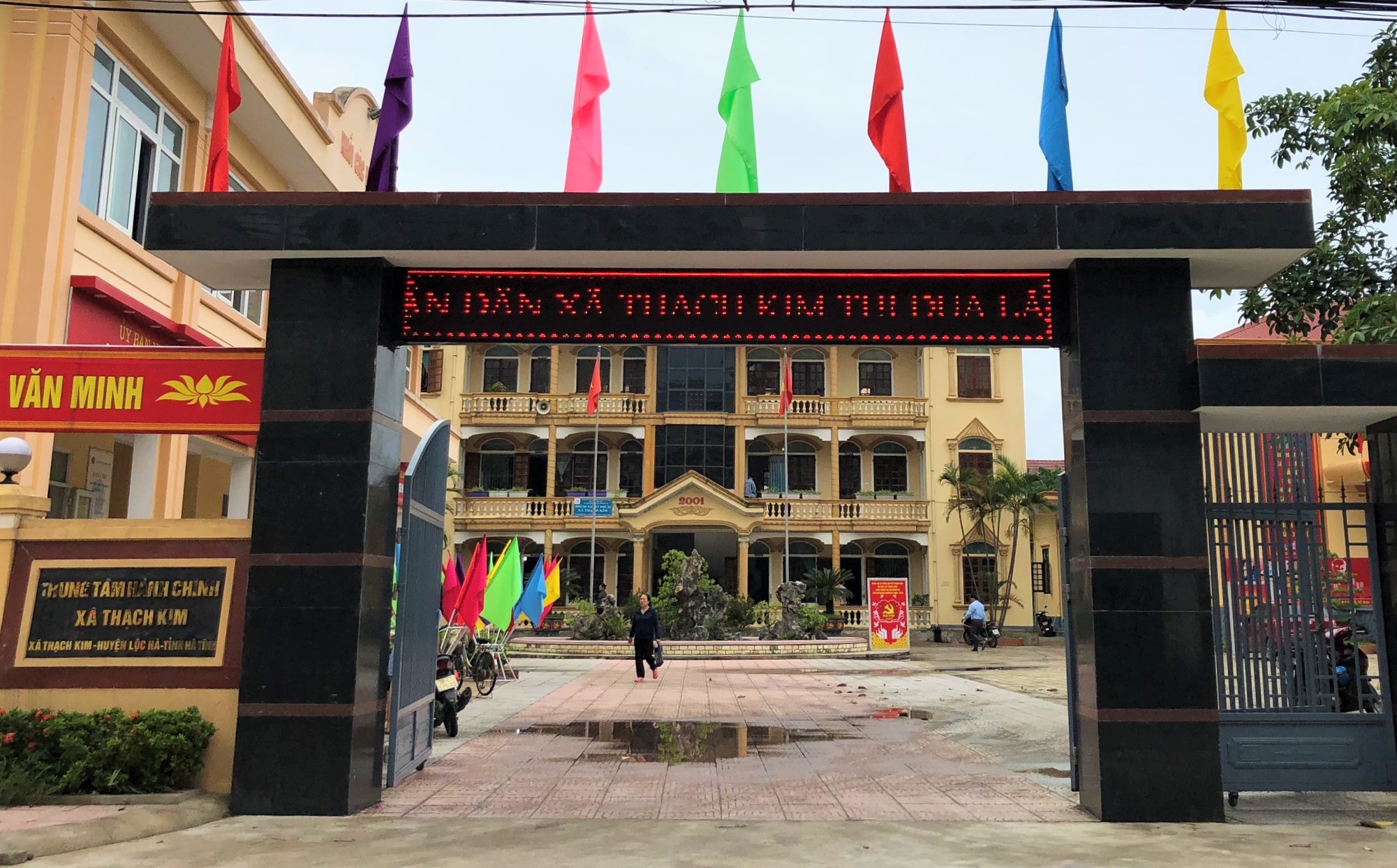 Xu ly nghiem pho chu tich xa dap huyet mo cua dan hinh anh