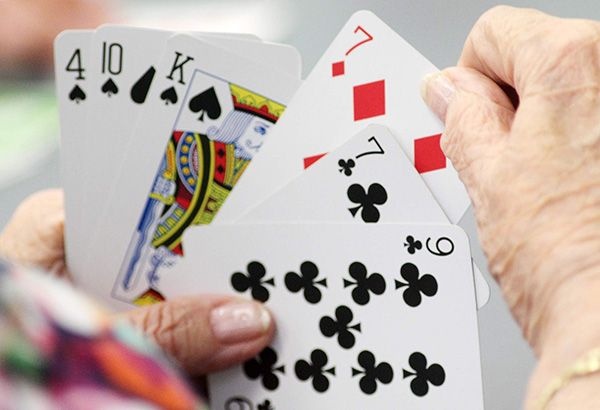 Truong phong cua So Noi vu Thanh Hoa bi dinh chi cong tac vi danh bac hinh anh