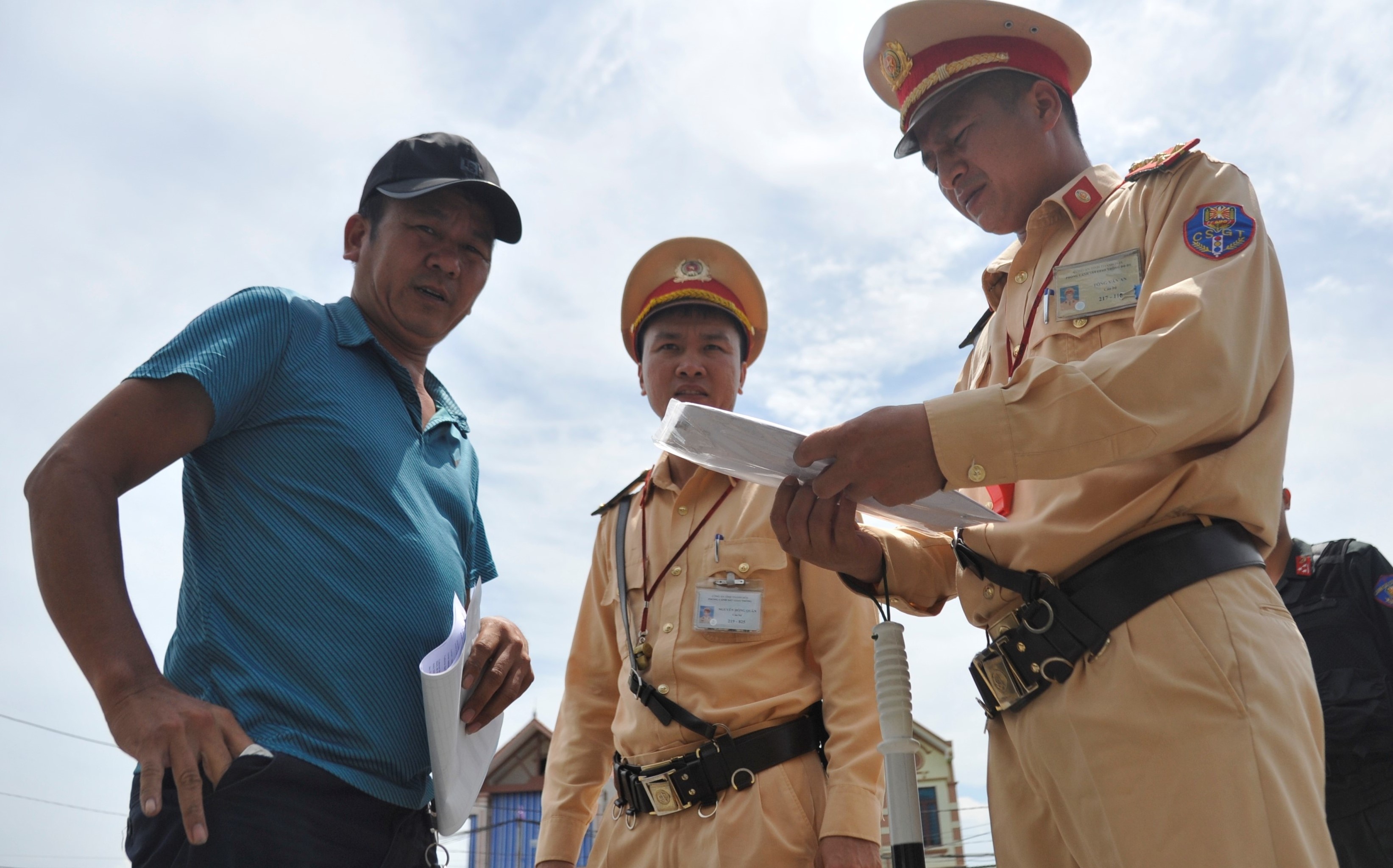 Thanh Hoa phat 17 ty sau 21 ngay ra quan kiem tra xe vi pham hinh anh