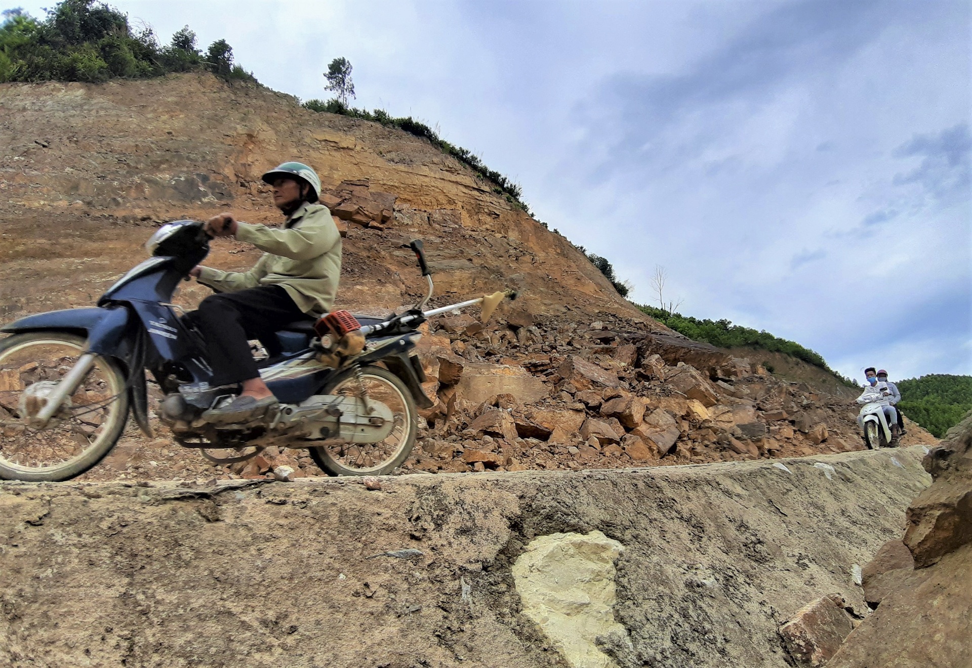 Sat lo o duong moi xay anh 10