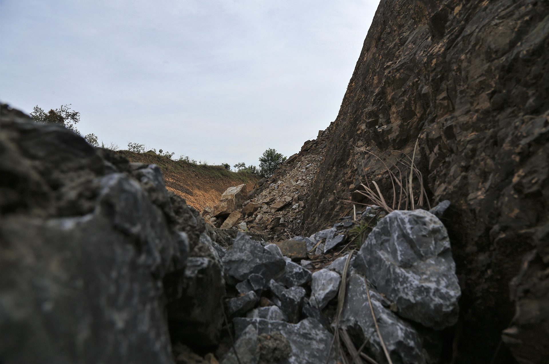 Sat lo o duong moi xay anh 7