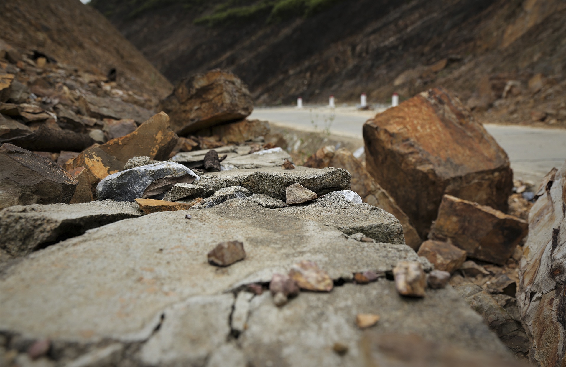 Sat lo o duong moi xay anh 9