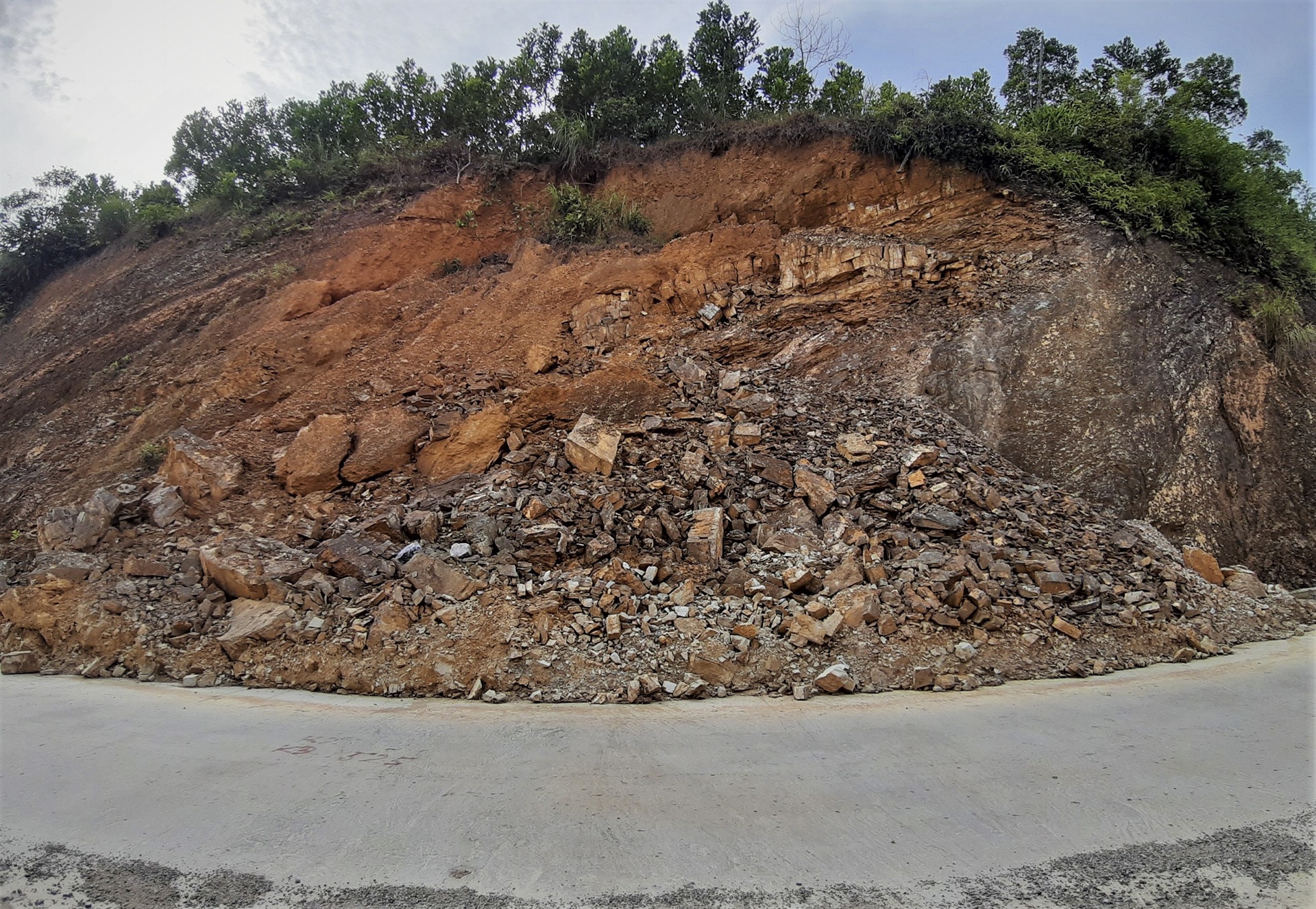 Sat lo o duong moi xay anh 3