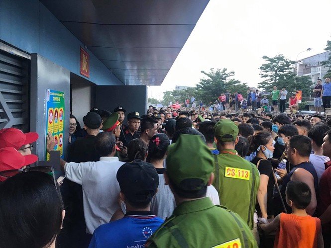 vo tran dau tren san Ha Tinh anh 2