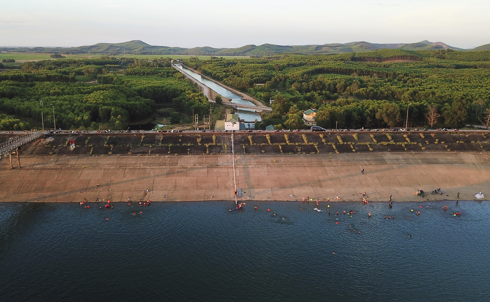 tam giai nhiet o ho Ke Go anh 1