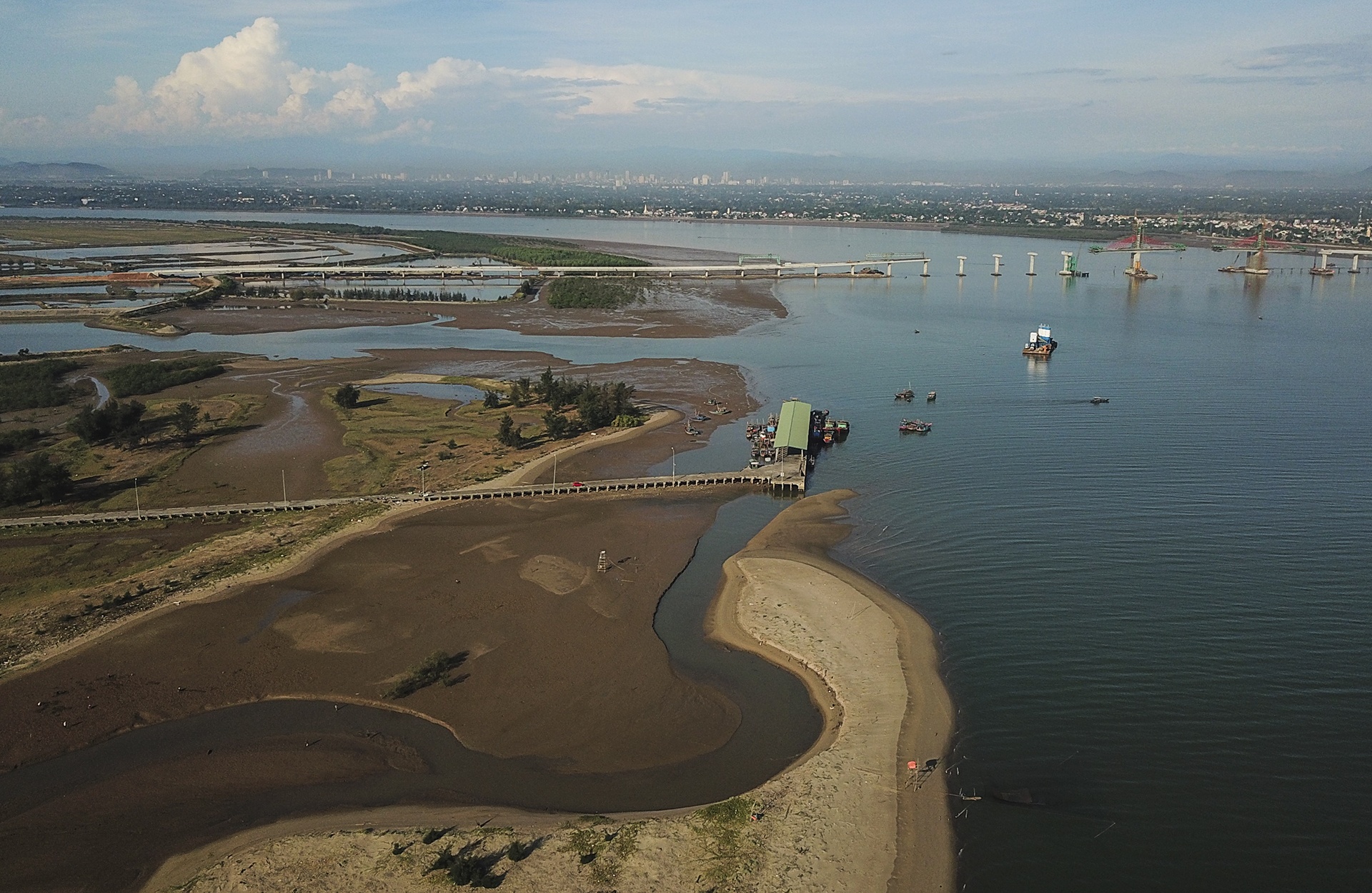 tau thuyen mac can anh 1