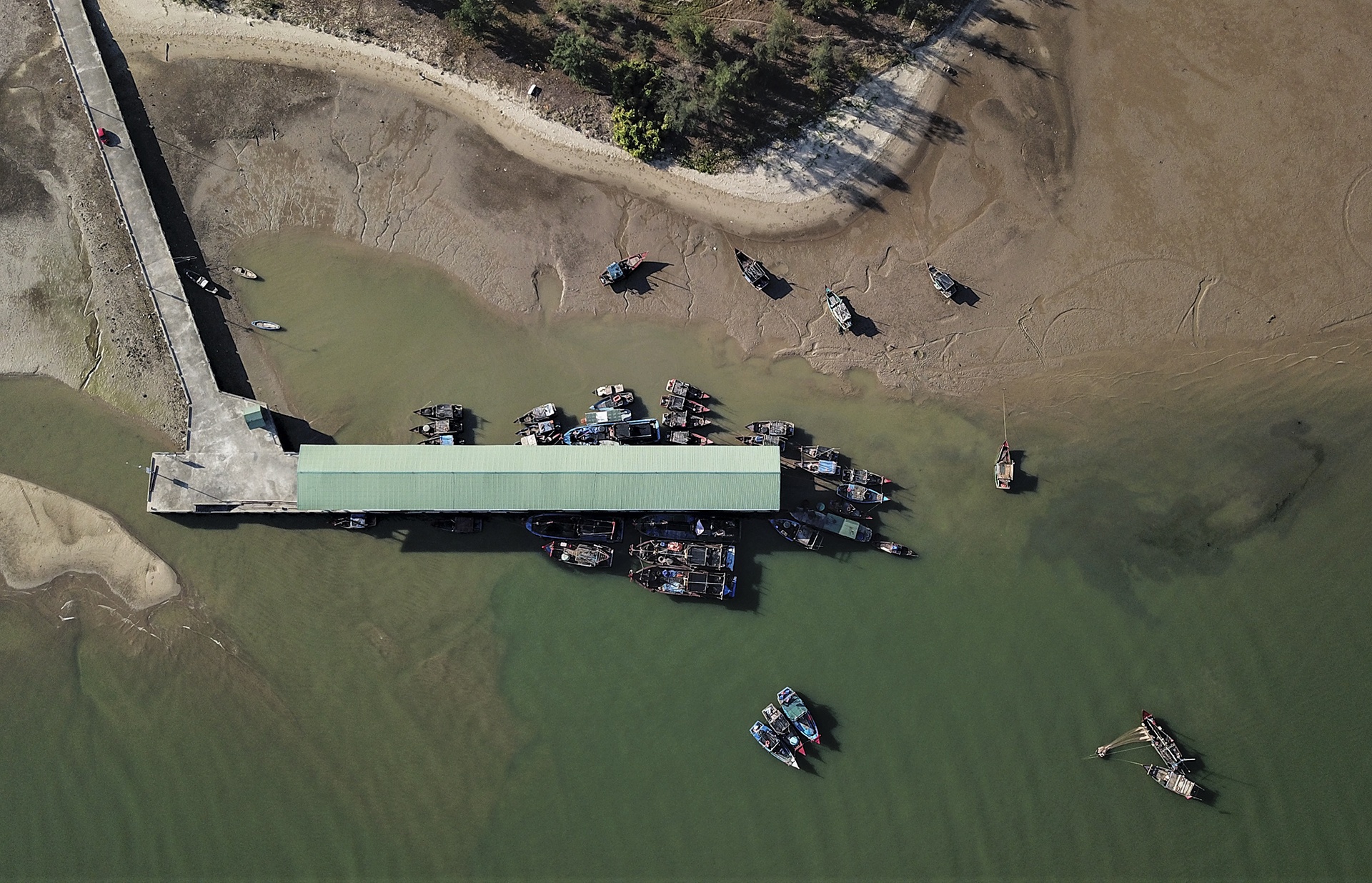 tau thuyen mac can anh 2