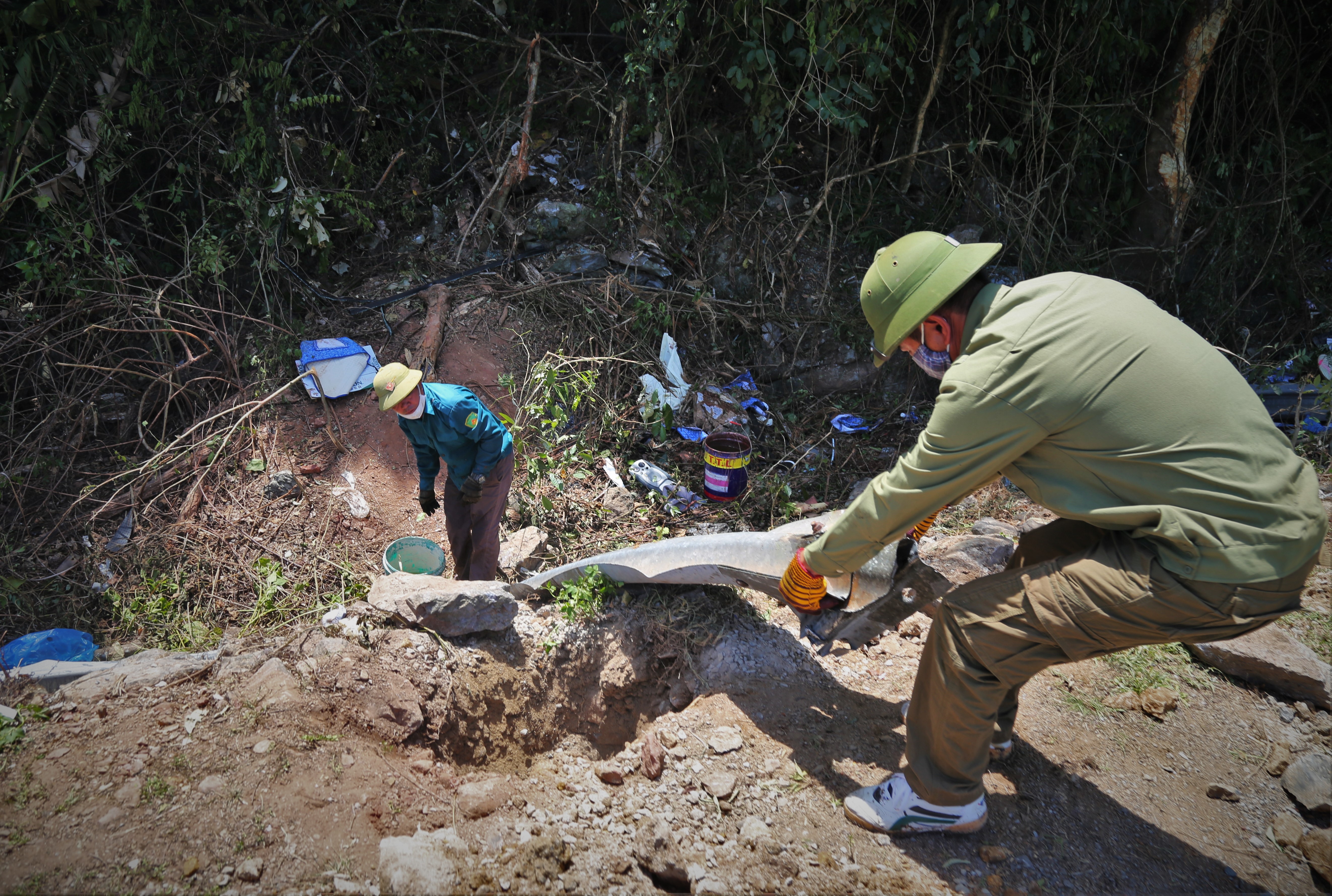 lat xe khach 15 nguoi tu vong anh 2