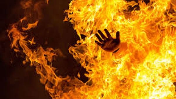 Nghi van me tam xang tu thieu cung 3 con nho hinh anh