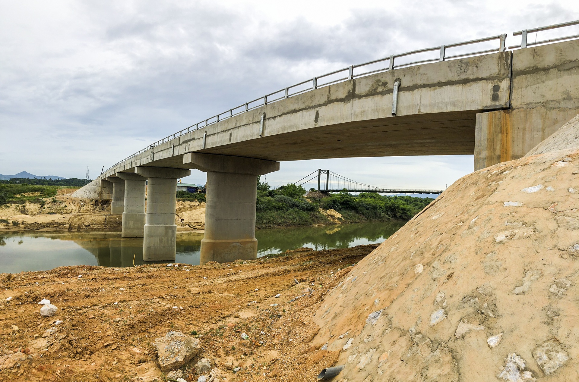 cau treo 128 ty bi khai tu anh 11