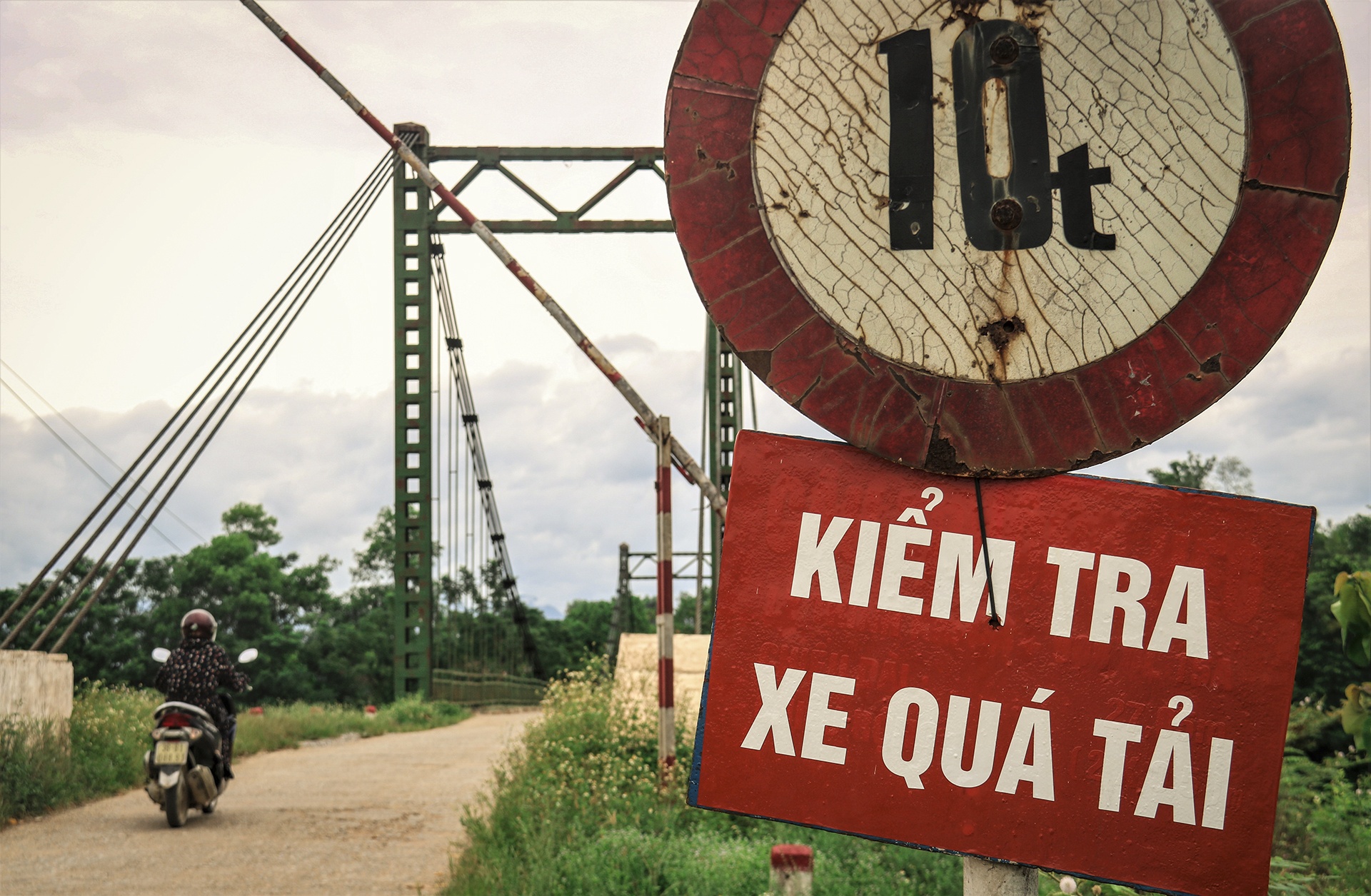 cau treo 128 ty bi khai tu anh 3