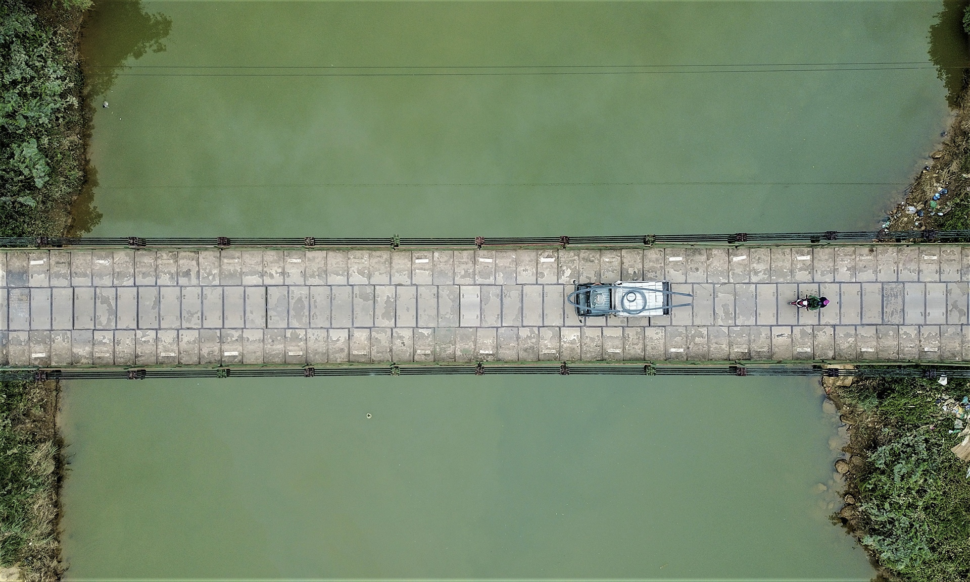 cau treo 128 ty bi khai tu anh 8