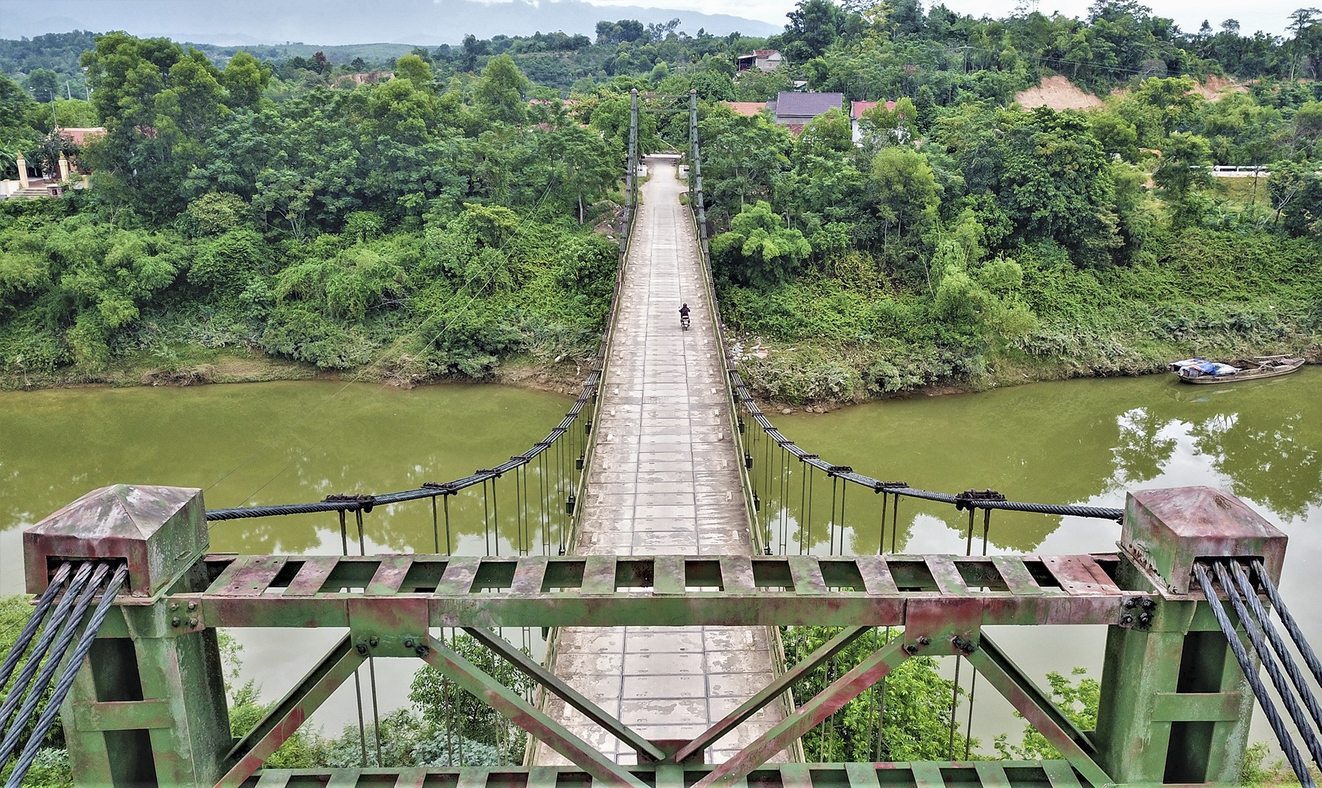 cau treo 128 ty bi khai tu anh 1