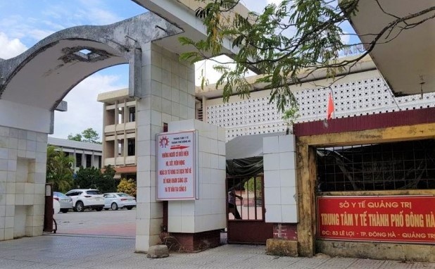 Pho chu tich phuong mung sinh nhat cung vo mac Covid-19 hinh anh