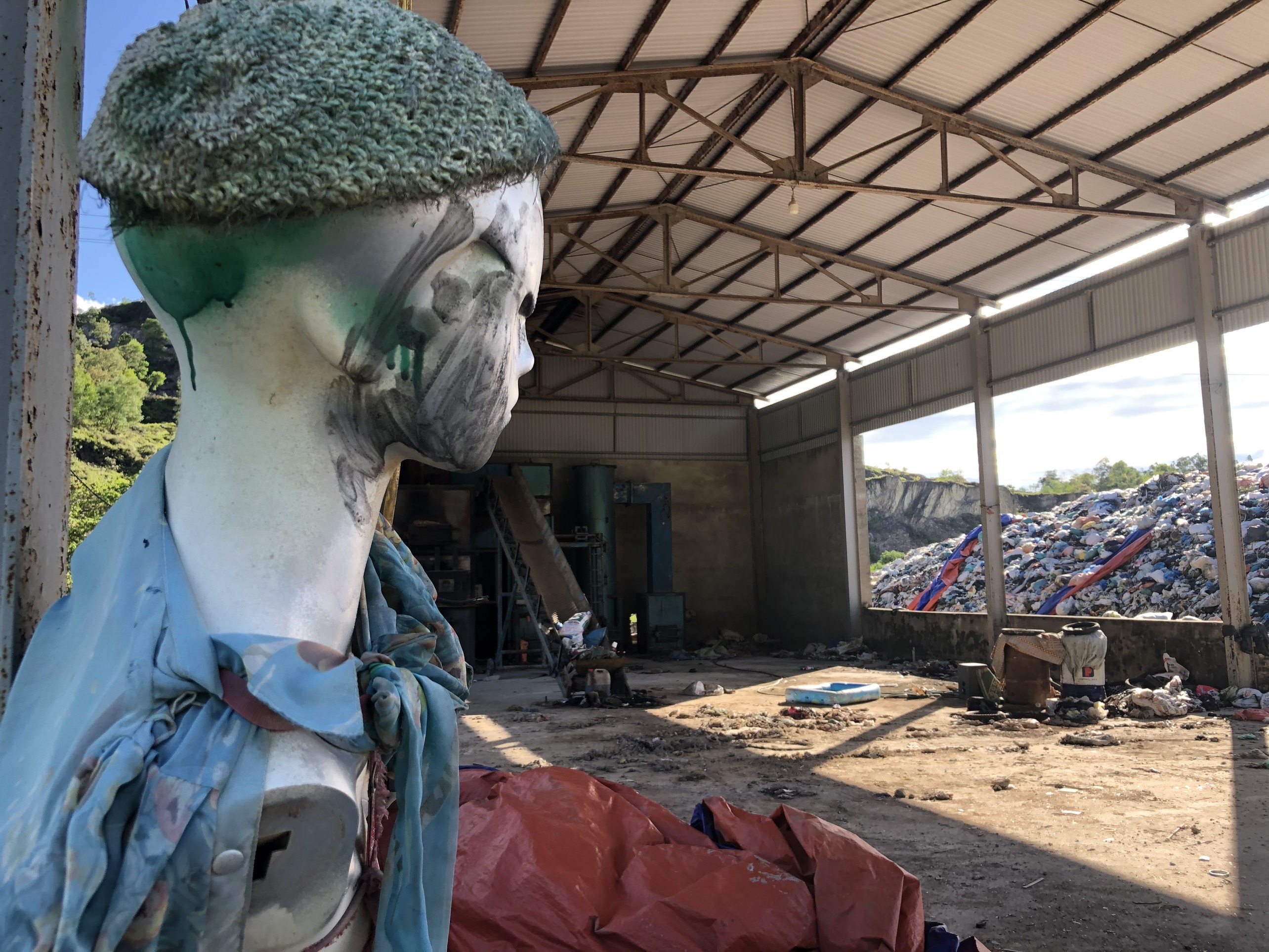 2.000 tan rac un u vi lo dot dung hoat dong hinh anh