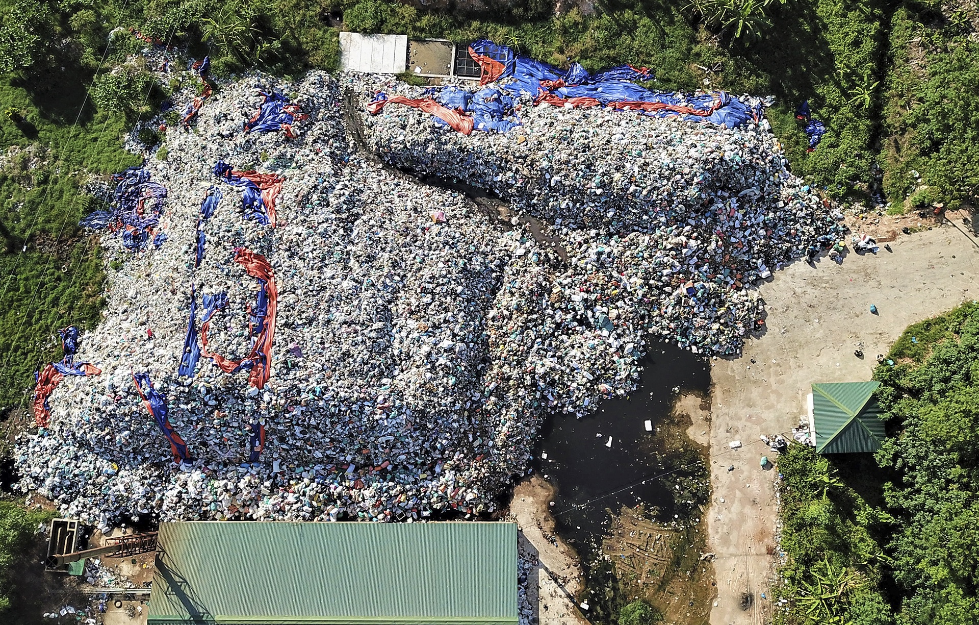 rac chat nhu nui vi khong xu ly anh 2