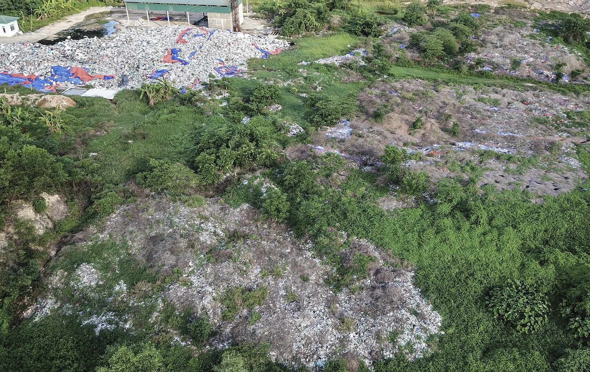 rac chat nhu nui vi khong xu ly anh 8