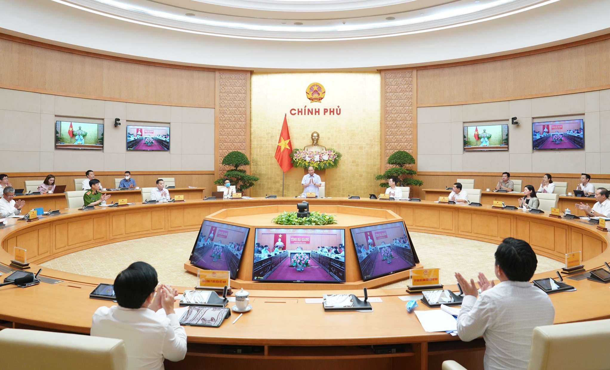 Thu tuong chu tri hoi nghi truc tuyen ve Chinh phu dien tu hinh anh