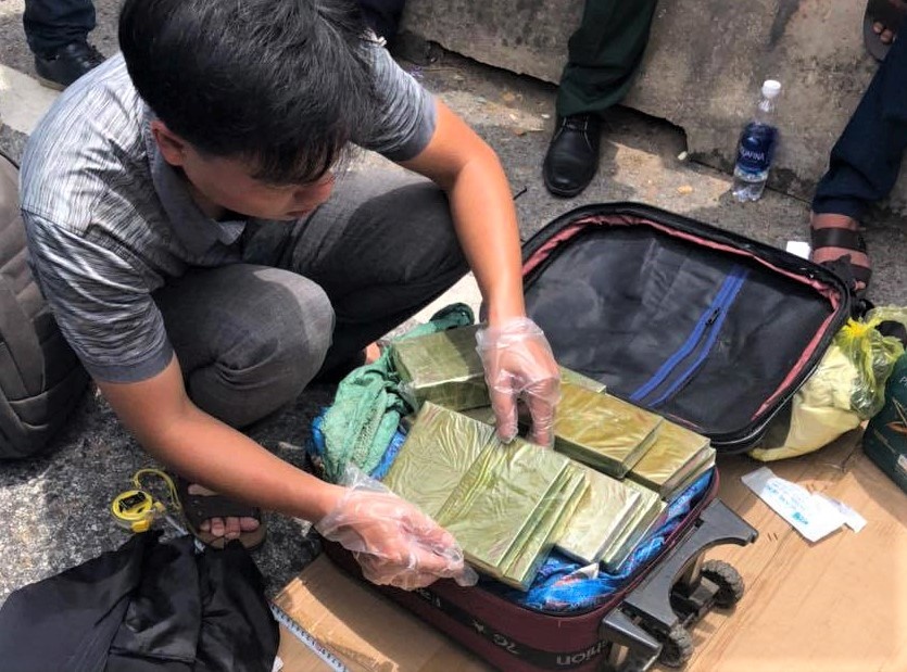 nổ súng truy bắt nhóm buôn ma túy ảnh 1 no sung truy bat nhom buon ma tuy anh 1