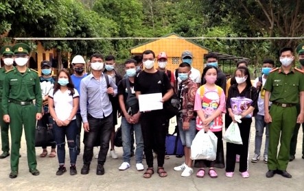 16 nguoi vuot bien trai phep anh 1