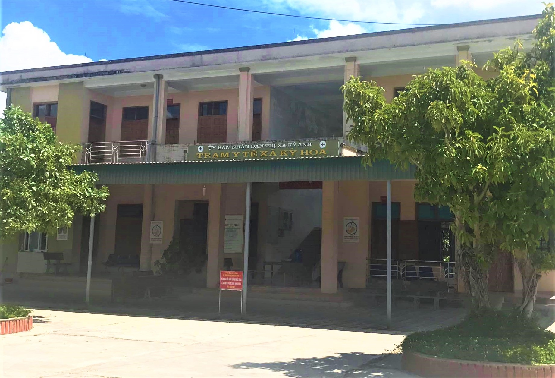 13 hoc sinh bat ngo ngat xiu trong lop hinh anh