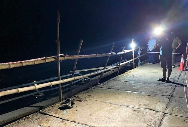 oto roi xuong song anh 1